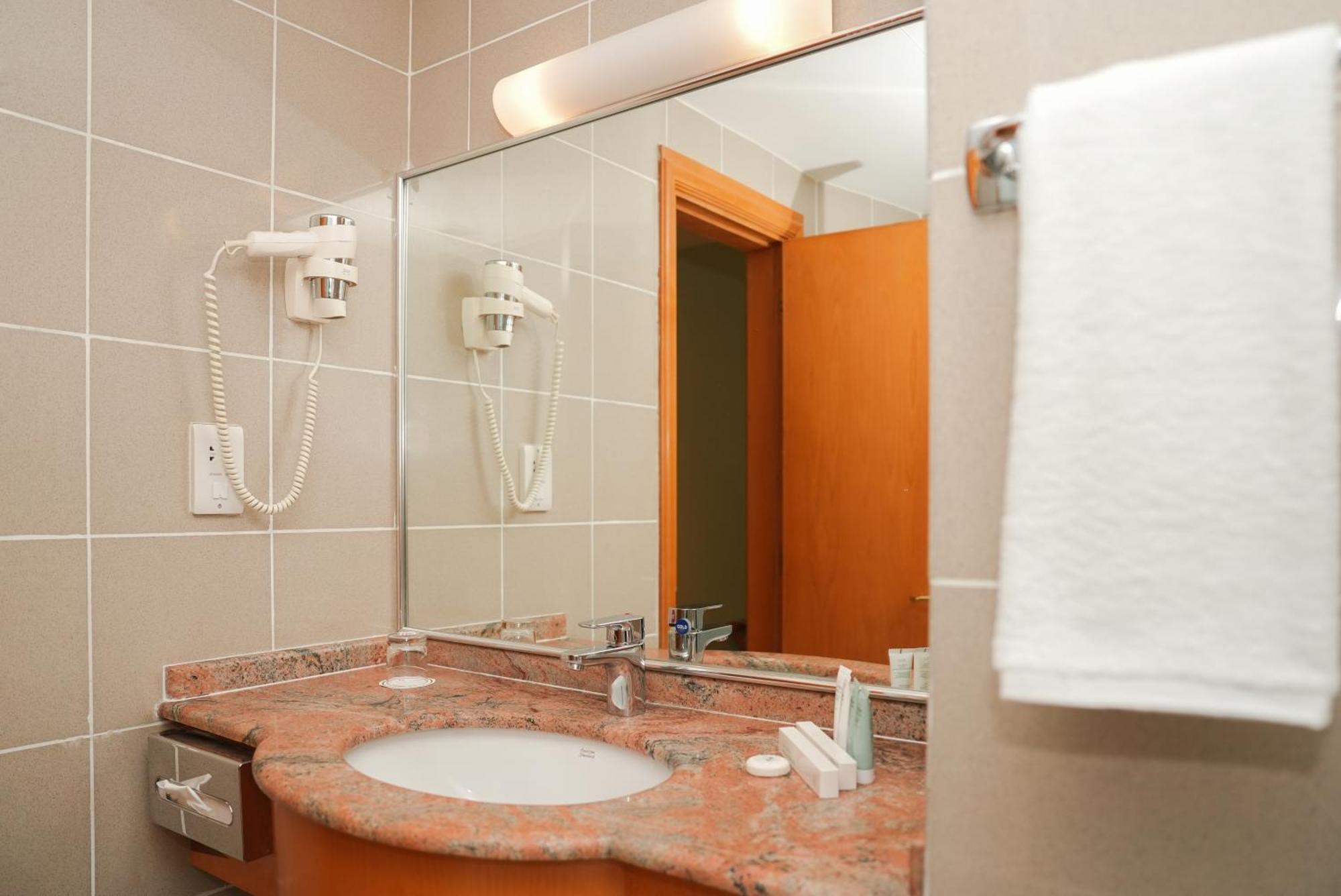 Swiss-Belinn Doha Exterior photo
